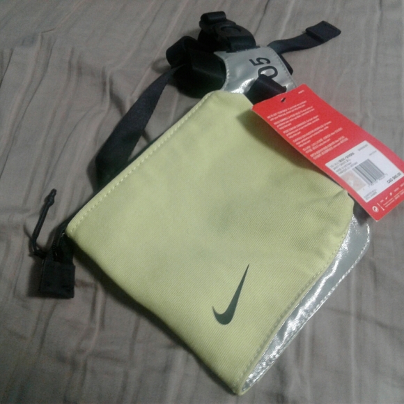 Nike pouch - Picture 1 of 2